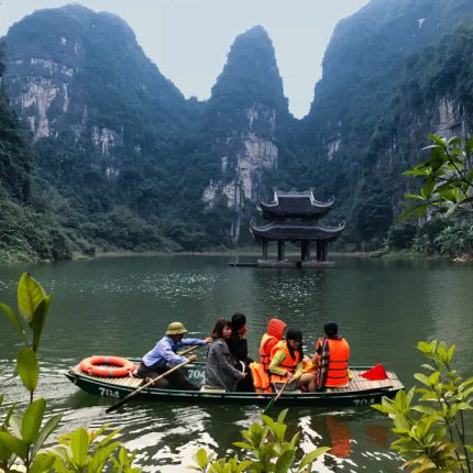 Hanoi to Ninh Binh Day Trip: Bai Dinh Pagoda & Trang An Boat Tour